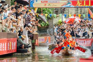 布克谈球队低迷：我生涯前五年经历比这更糟糕 我相信球队每个人